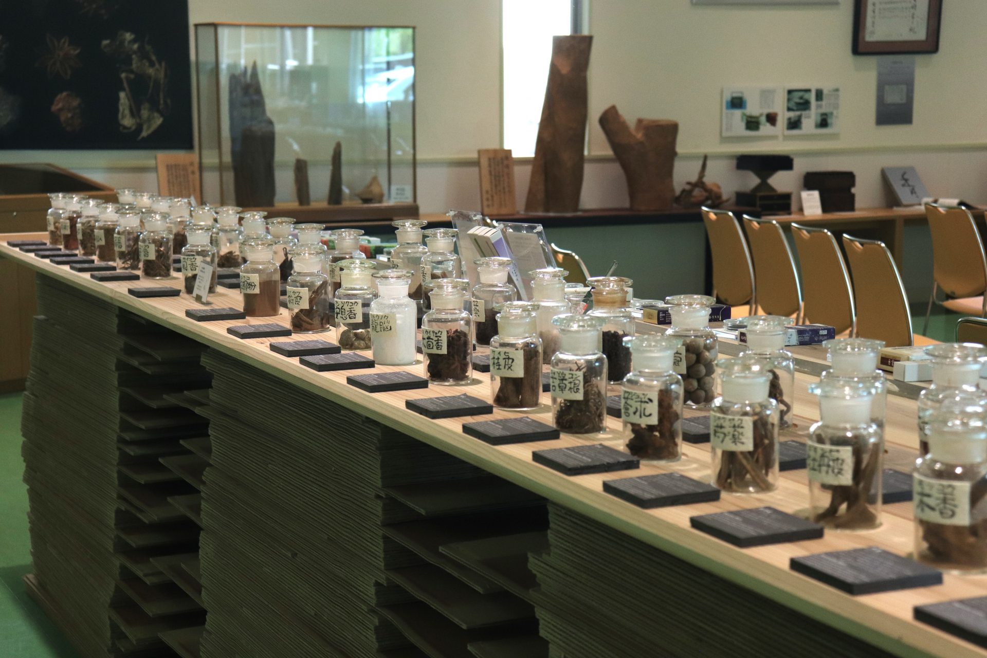 【４０種類の香原料の展示