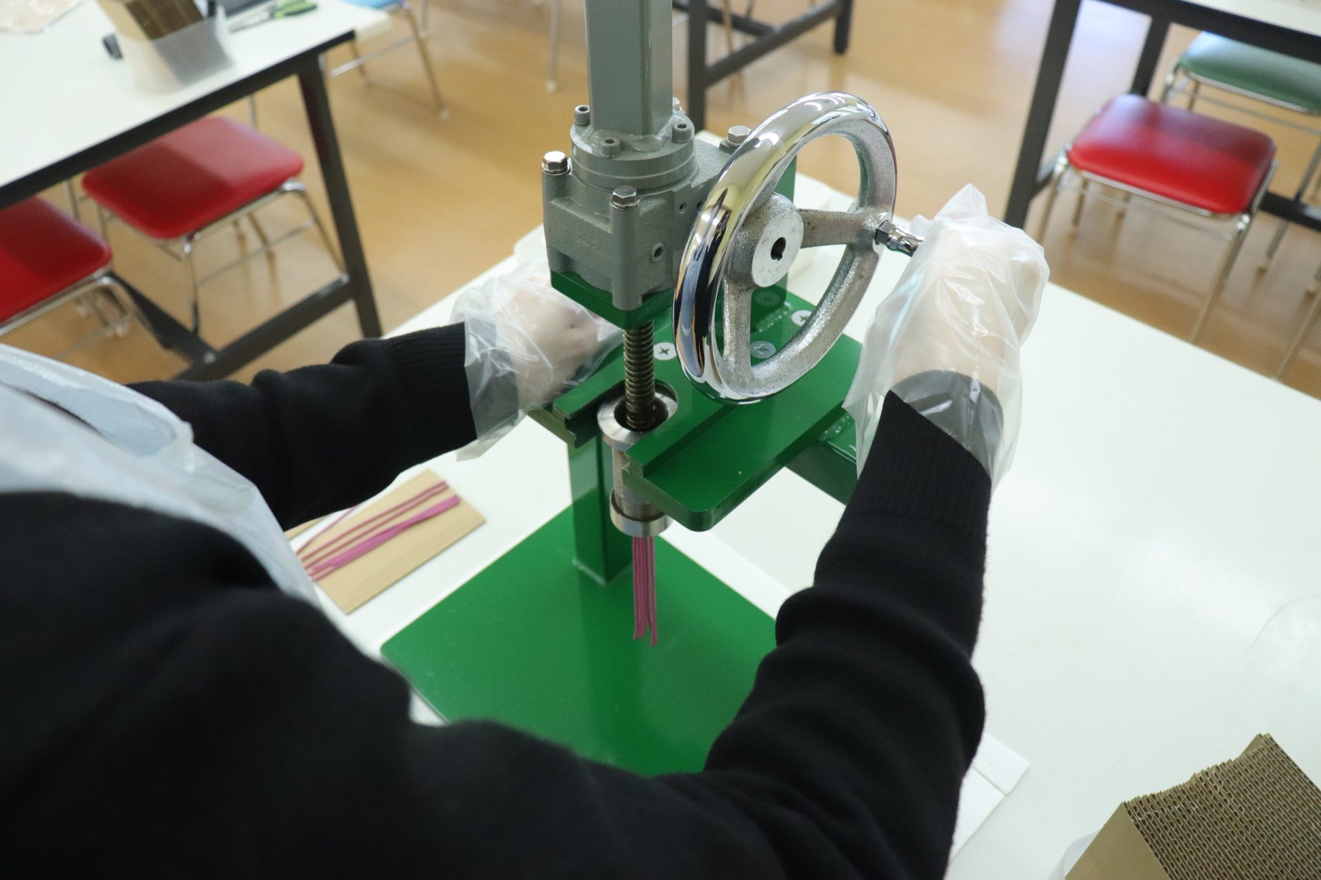 4.生地を押し出す